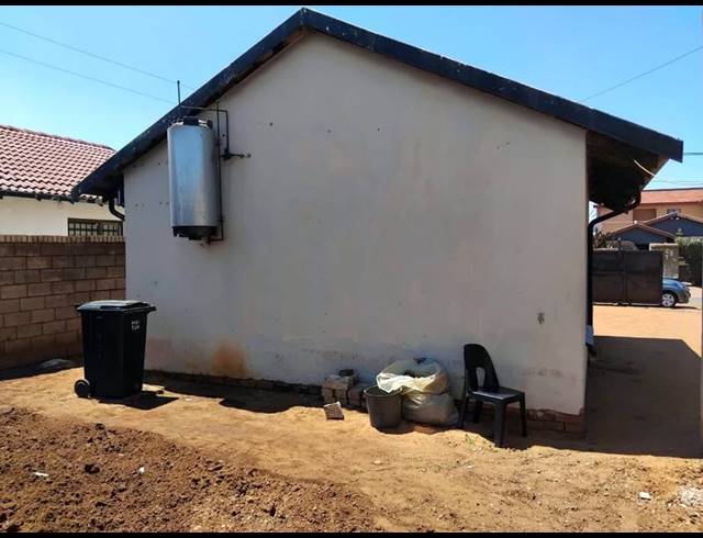 2 BEDROOM HOUSE FOR SALE IN PROTEA GLEN